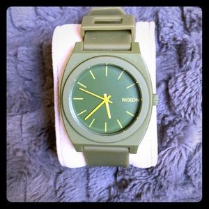 Nixon Time Teller Army Green Watch, like new